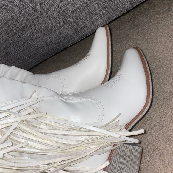 Boots - Picture 2 of 4